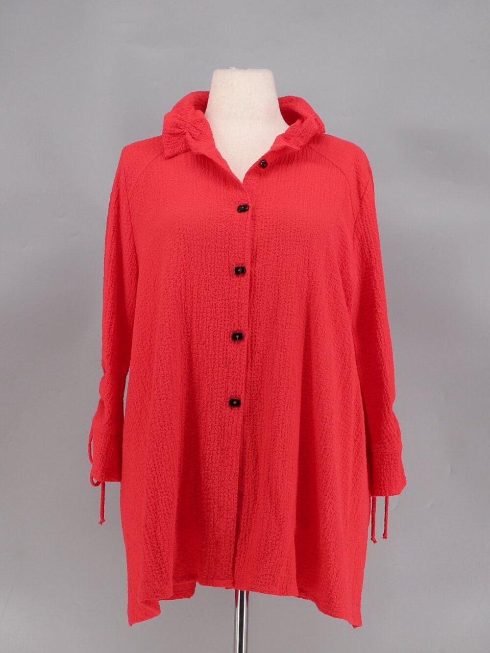 IC BY CONNIE K Crinkle Button Front Tunic in Orange Red Ruched Sleeve Size L